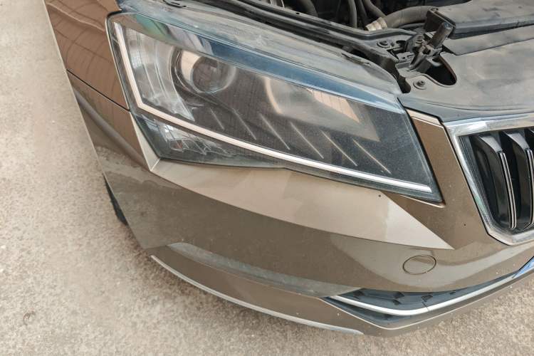 Used Skoda Superb 2018 TSI280 DSG Comfort Edition China V Standard Right Front Headlight