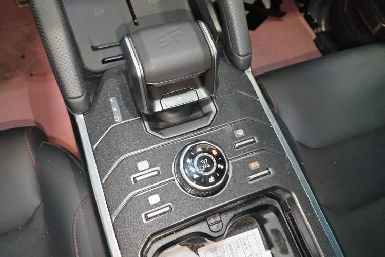 Used JETOUR Traveler 2023 2.0T All-Wheel Drive CrossPRO+ Gear Lever