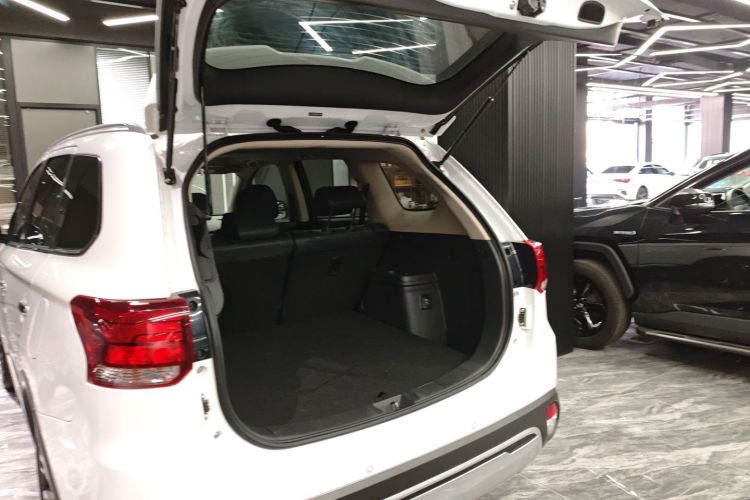 Used Mitsubishi Outlander 2021 2.4L 4x4 Comfort Edition 5 Seats Trunk