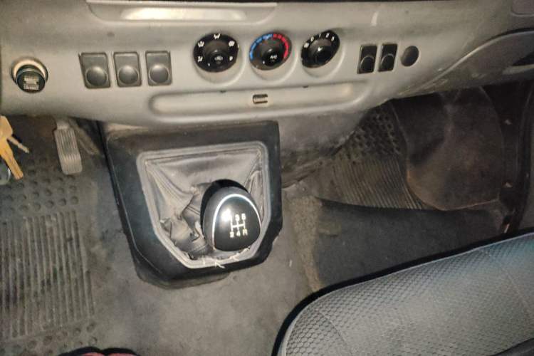 Used JMC Transit 2017 2.8T Commercial Version Short Wheelbase Mid-Roof 6/7/8-Seater JX493
