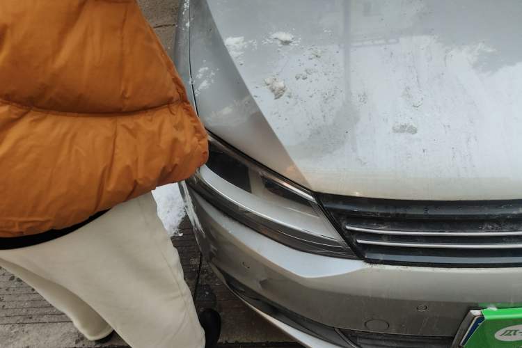 Used Volkswagen Sagitar 2012 1.4TSI Manual Luxury Model Right Front Headlight