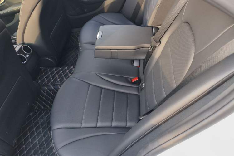 Used Mercedes-Benz C-Class 2018 C 180 L Fashion Edition Sport Version Left Rear Seat