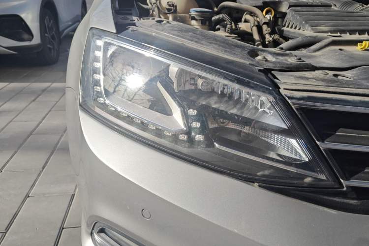 Used Volkswagen Sagitar 2015 230TSI Automatic Luxury Model
