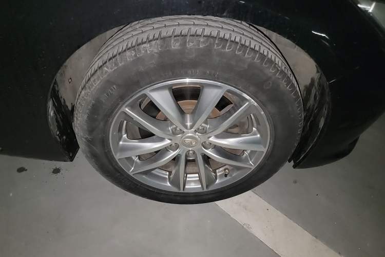 Used Infiniti Q50L 2015 2.0T Enjoyment Edition Right Front Wheel Hub