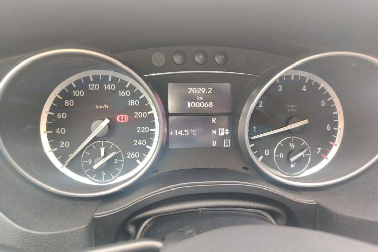 Used Mercedes-Benz R-Class 2017 R 320 4MATIC Business Edition Prestige Model