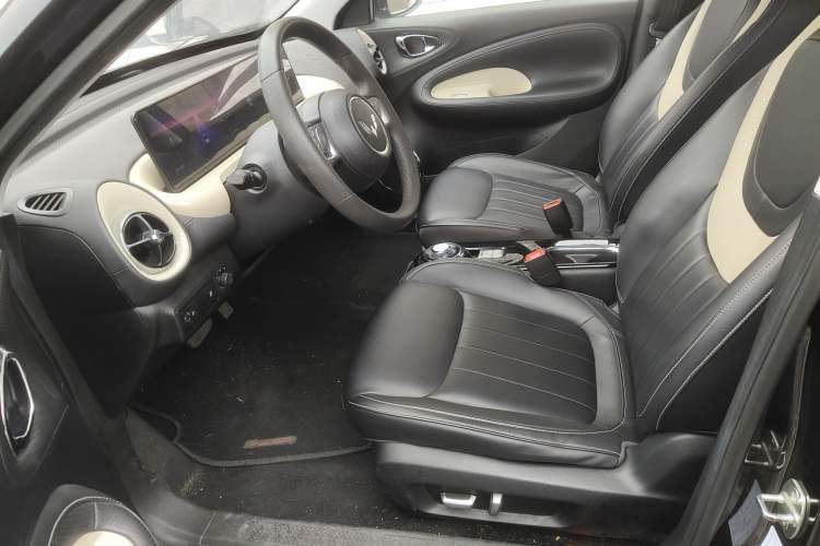 Used Wuling Bingo 2023 333 km Lingxi Connected+ Version Left Front Seat