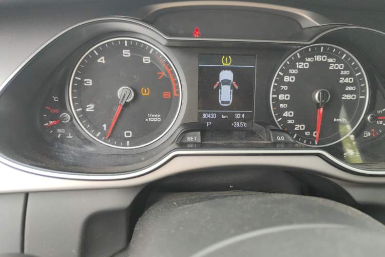 Used Audi A4 2013 40 TFSI allroad quattro Luxury Model Odometer Close Up