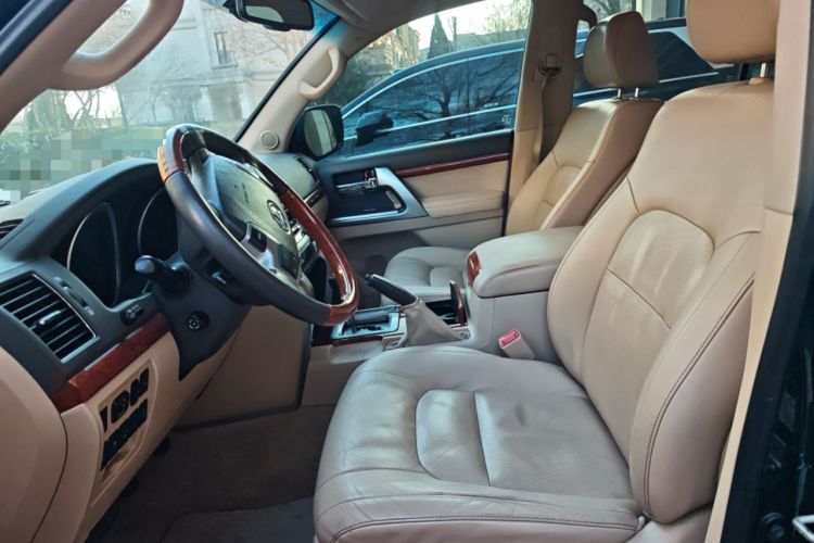 Used Toyota Land Cruiser 2012 4.6L Automatic VX-R
