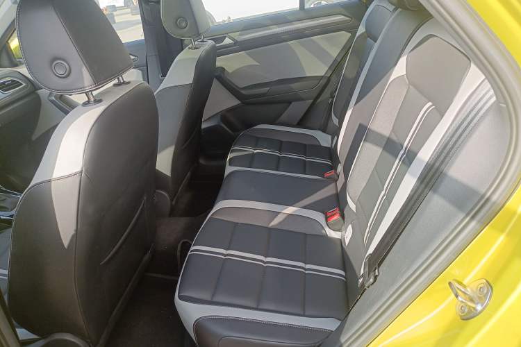 Used Volkswagen T-ROC 2023 300TSI DSG Two-Wheel Drive Starlight Edition