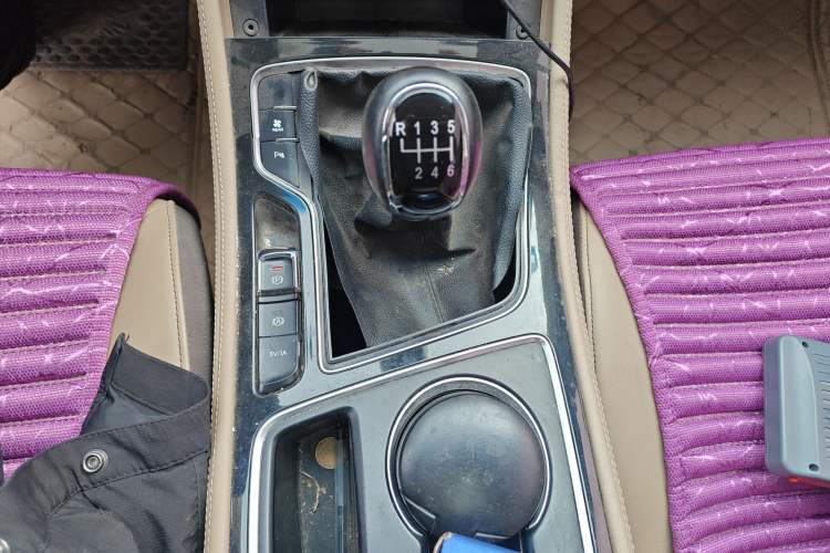 Used Baojun 730 2017 1.5T Manual Style 7 Seats China V