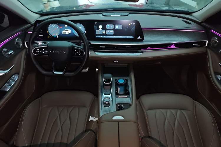 Used Chery Arrizo 8 2024 High-Performance Edition 2.0T DCT Powerfully Tuned Center Console