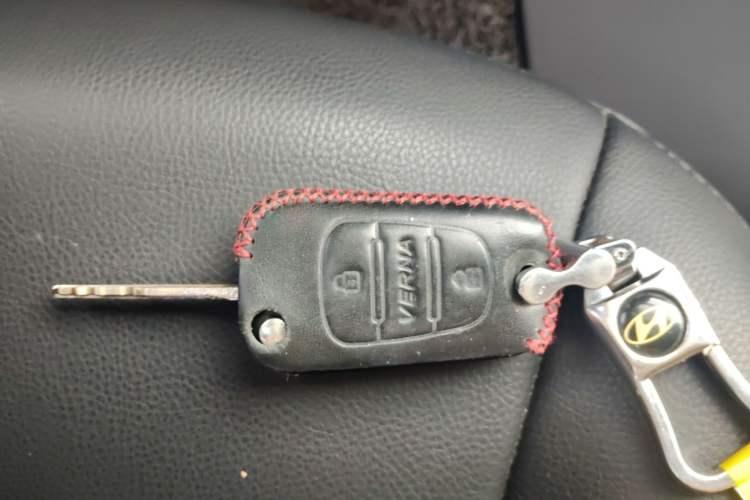 Used Hyundai Verna (older generation) 2014 1.4L Manual Smart GLS Trim
