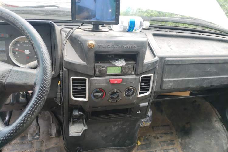 Used Iveco Daily 2017 2.5T A35 Passenger Van 5-7 Seats Model 47Z5
