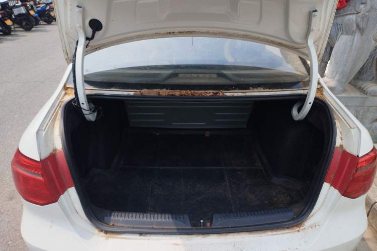 Used Volkswagen Jetta 2015 1.4L Manual Fashion Model Trunk