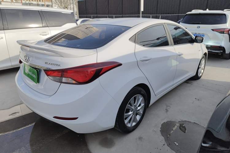 Used Hyundai Elantra (5th Generation / Langdong) 2016 1.6L Automatic Smart Version