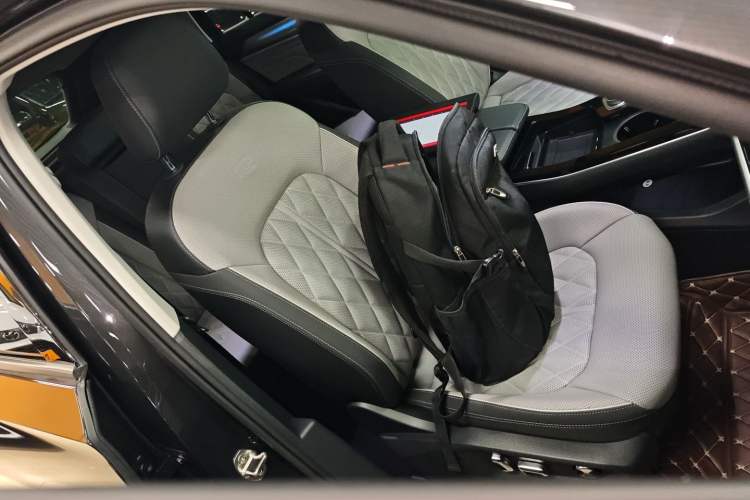 Used Volkswagen Tavendor 2024 380TSI All-Wheel-Drive R-Line Cruise Premium Edition
