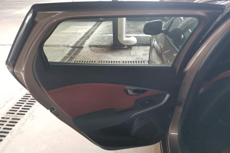 Used Volvo V40 2017 T3 Smart Edition
