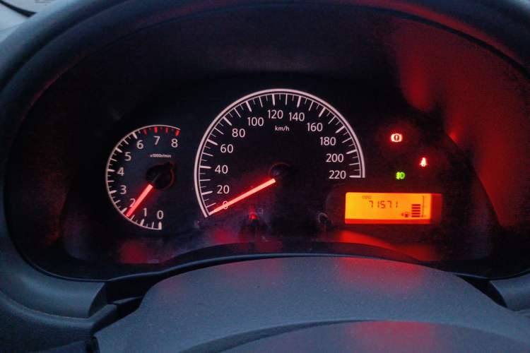 Used Nissan Sunny 2015 1.5XE Manual Master Edition Instrument Cluster