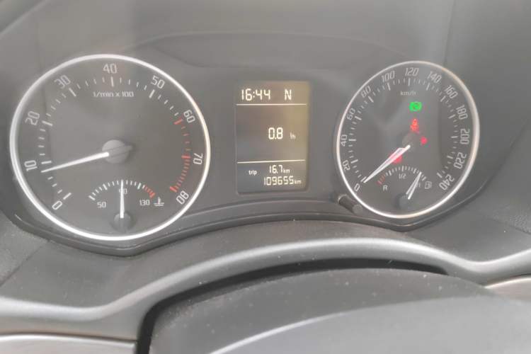 Used Skoda Octavia 2012 1.6L Automatic Yijie Edition Odometer Close Up
