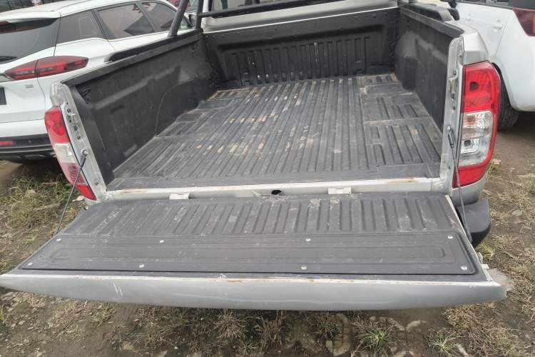 Used Dongfeng Ruichi 6 2020 2.3T Automatic 2WD Diesel Luxury Version China VI Standard Long Cargo Bed M9T
