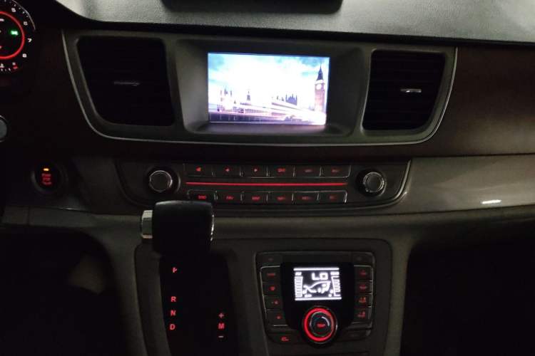 Used SAIC MAXUS G10 2014 2.0T Automatic Executive Edition