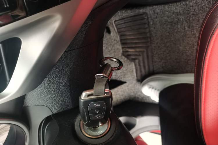 Used SsangYong Tivolan 2015 1.6L Automatic Two-Wheel Drive Zhi Chun Edition Vehicle Key