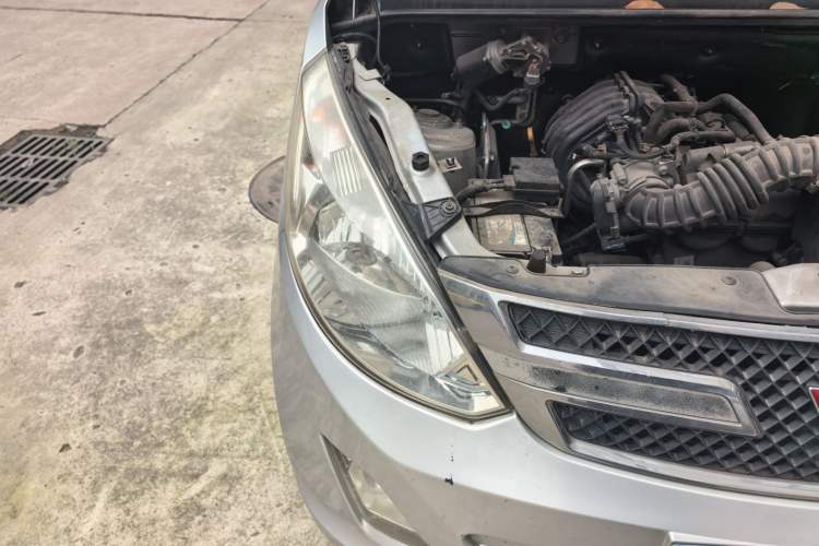 Used Wuling Rongguang V 2016 1.2L Practical Version Right Front Headlight