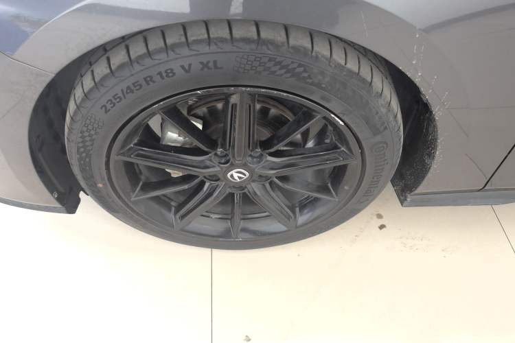 Used CHANGAN UNI-V 2022 1.5T Prestige Version Left Front Wheel Hub