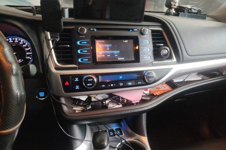 Used Toyota Highlander 2017 2.0T Four-Wheel Drive Luxury Edition 7 Seats