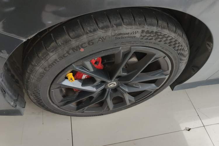 Used CHANGAN UNI-V 2024 1.5T Prestige Edition Left Front Wheel Hub