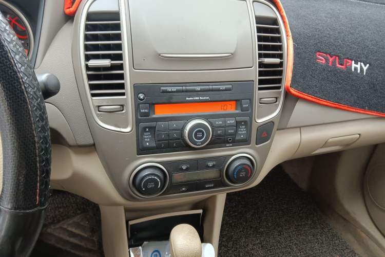 Used Nissan Sylphy 2018 Classic 1.6XE CVT Comfort Edition Audio And AC Panel