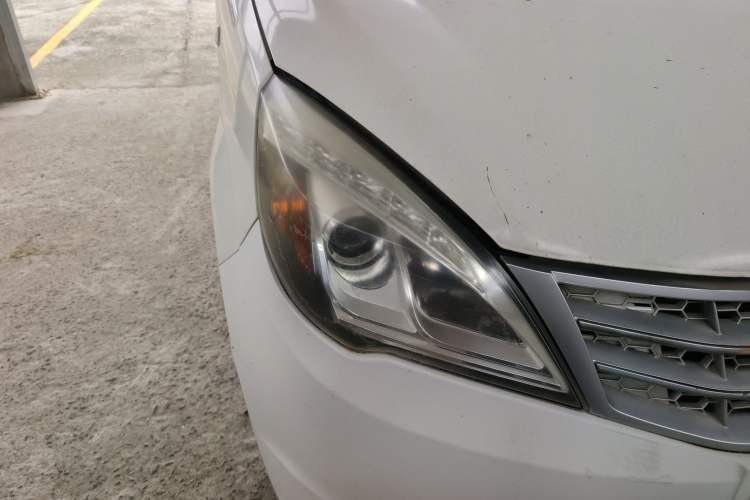 Used BAIC Weiwang M20 2014 1.5L Basic Version BJ415B Right Front Headlight