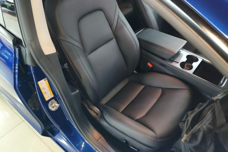 Used Tesla Model 3 2022 Rear-Wheel-Drive Version Right Front Seat