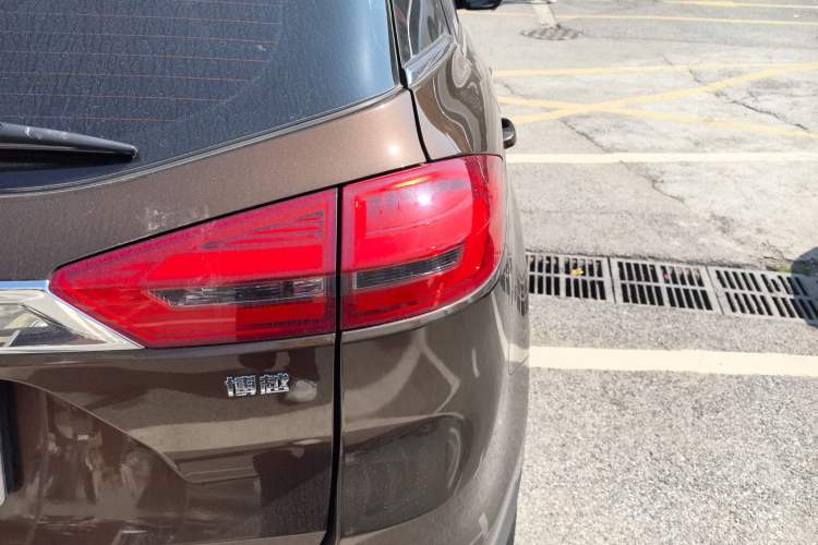 Used Geely Auto Emgrand X7 Sport 2016 1.8TD Automatic ZhiZun Version
