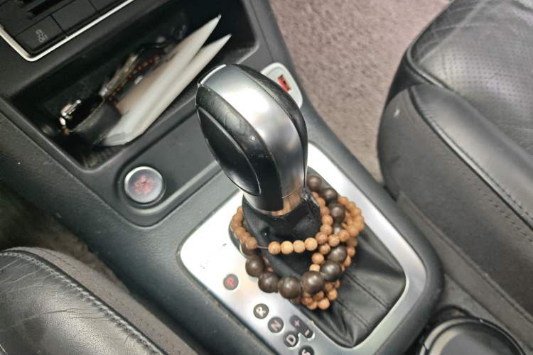 Used Volkswagen Tiguan 2015 1.8TSI Automatic All-Wheel-Drive Luxury Model Gear Lever