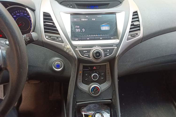 Used Hyundai Elantra (5th Generation / Langdong) 2016 1.6L Automatic Prestige Model Audio And AC Panel