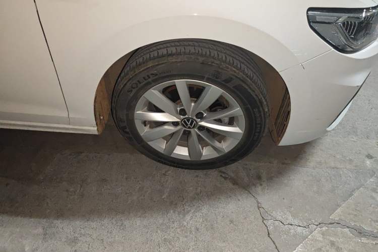 Used Volkswagen Bora 2021 1.5L Automatic Comfort Smart Connect Edition Right Front Wheel Hub