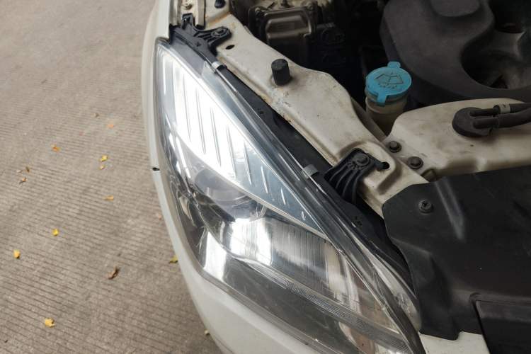 Used CHANGAN CS35 2014 1.6L Automatic Luxury Model China IV Standard Right Front Headlight