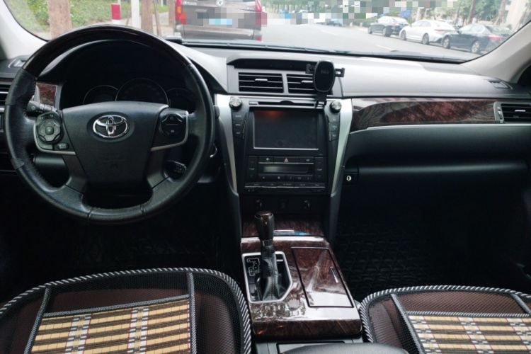 Used Toyota Camry 2016 2.5G 10th Anniversary Deluxe Navigation Edition Center Console