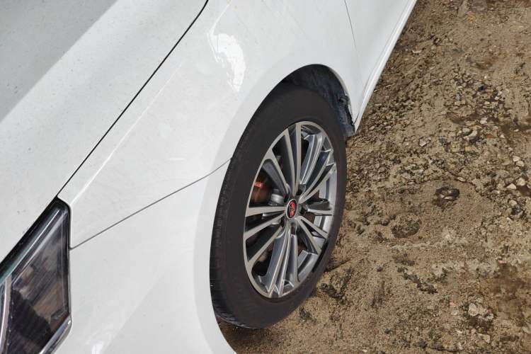 Used Roewe i6 2019 PLUS 1.6L CVT 4G Connected Flagship Deluxe Edition Left Front Wheel Hub