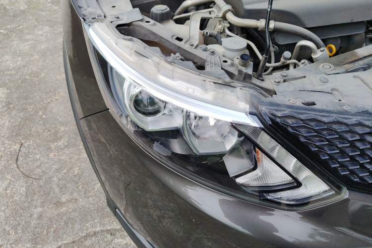 Used Nissan Qashqai 2016 2.0L CVT Elite Edition Right Front Headlight