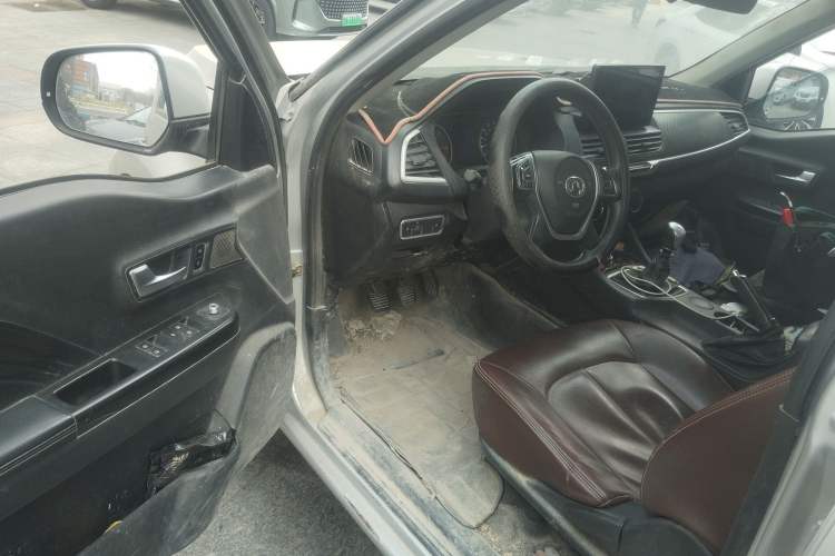 Used Great Wall Wingle 7 2019 2.0T Diesel Two-Wheel Drive Value Edition China VI Standard Big Double Cab GW4D20M
