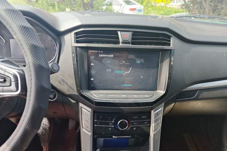 Used SAIC MAXUS T60 2017 2.0T Gasoline Automatic 4x4 High-Profile Luxury Standard Cab
