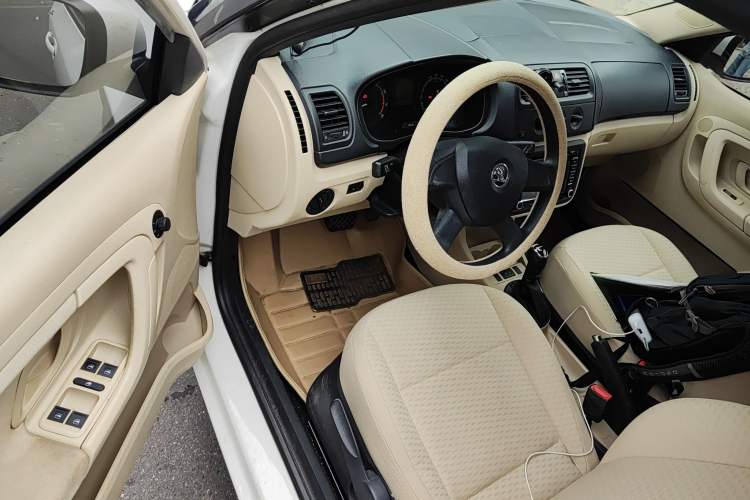 Used Skoda Fabia 2014 1.4L Automatic Crystal Edition
