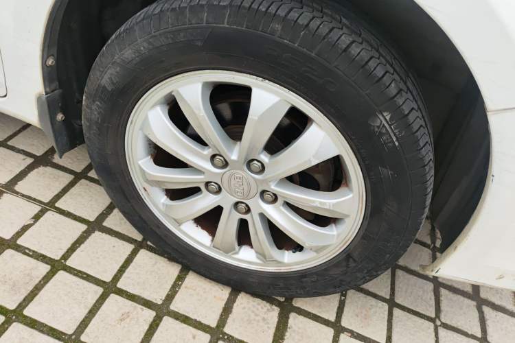 Used BYD Surui 2012 1.5L Manual Luxury Version Right Front Wheel Hub