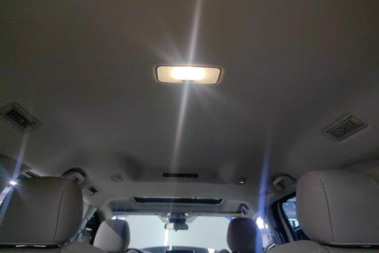 Used Toyota SIENNA 2023 2.5L Hybrid Comfort Edition Headliner