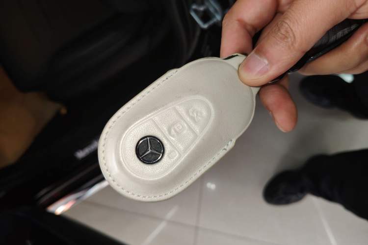 Used Mercedes-Benz C-Class 2024 Restyled C 260 L Sport Edition Vehicle Key