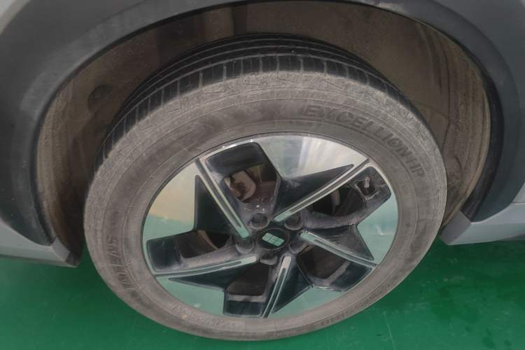 Used Geely Galaxy E5 2024 530km Long-Range Version Right Rear Wheel Hub