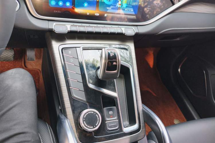 Used Geely Auto Emgrand X7 Sport 2020 1.8TD DCT Smart Connect PRO Gear Lever