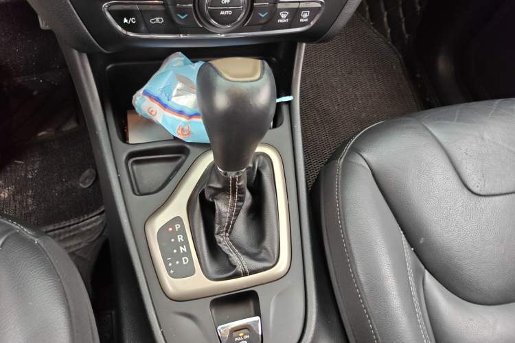 Used Jeep Cherokee 2017 2.0L Superior Edition
